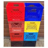8 caisses de plastique