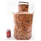 Ancien bidon, recouvert de papier