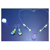 Collier en fil de fer avec 4 perles d'uranium /