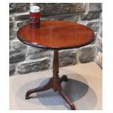 *Petite table Bombay Company