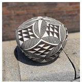 Marie Zieu Chino Acoma Pueblo Seed Pot