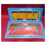 HO Lot 2 Life-Like & Model Power Model Train Cars