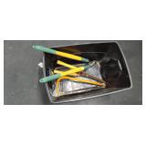 Tote of Yard Trimming Tool