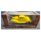 Vintage 1/ 24 Scale Die-Cast Car
