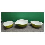 Vintage Pyrex Serving / Nesting Bowls