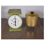 authentic vintage American Family kitchen scale