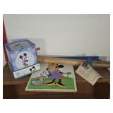 Mickey Mouse jack in the box Minnie puzzle Rain