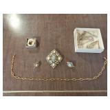 vintage Sarah Coventry 'Remembrance' brooch and