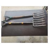 Two Garden Forks with D-Grip Handles