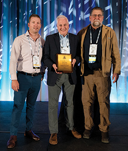 Mark Avery (center) received the Industry Leader award.