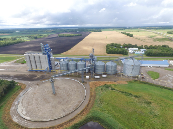 New 1.15-million-bushel concrete workhouse built in 2022 by Vigen Construction at CHS train-loading facility in Erskine, MN. Image courtesy of Vigen Construction