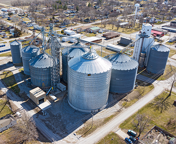 Encompass Grain and Rail’s Greenview, IL facility 
features a new 788,000-bushel GSI steel tank (right).