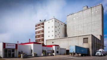 Ardent Mills’ Commerce City, CO flour mill has been in operation since the 1930s and has been operating at is current capacity since 1999. Photo courtesy of Ardent Mills.