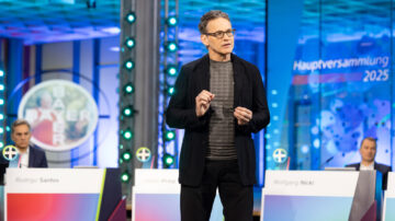 Chairman of the Board of Management Bill Anderson at the Annual General Meeting 2025 of Bayer. (Bayer AG)