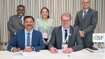 Representatives from APSA and ISF sign the MoU at the ISF World Seed Congress in Rotterdam, the Netherlands. (Seated, L-R: Manish Patel, Michael Keller; standing L-R: Arthur Santosh Attavar, Francine Sayoc, Marco van Leeuwen)