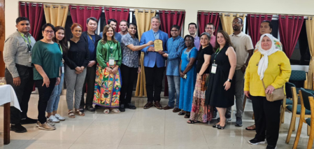 Dr Stanford Blade, Deputy Director General - Research & Innovation, ICRISAT, meets with GHU participants.
