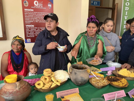 The Guaraní Captain, Vicente Ferreira (second from left), is a leading project collaborator. With him in the photo are two Guaraní farmers — Faustina Cejas and Luisa Quintanilla, —and Ruth Cleis Reynaga, the person in charge of strengthening relations with Indigenous communities, Gobernación de Chuquisaca.