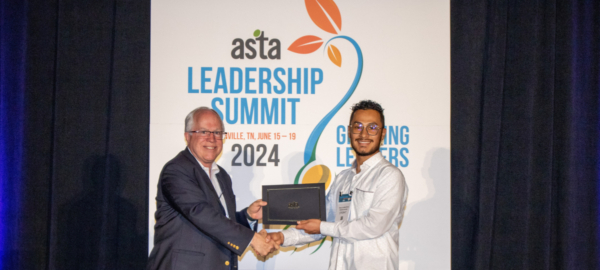 Henry Alexander Cordoba Novoa is awarded the Seed Science Foundation Roger Krueger Memorial Scholarship.