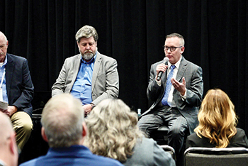 Gary Koerbitz, VAA (left), and Robert White, RFA, at GEAPS Exchange.