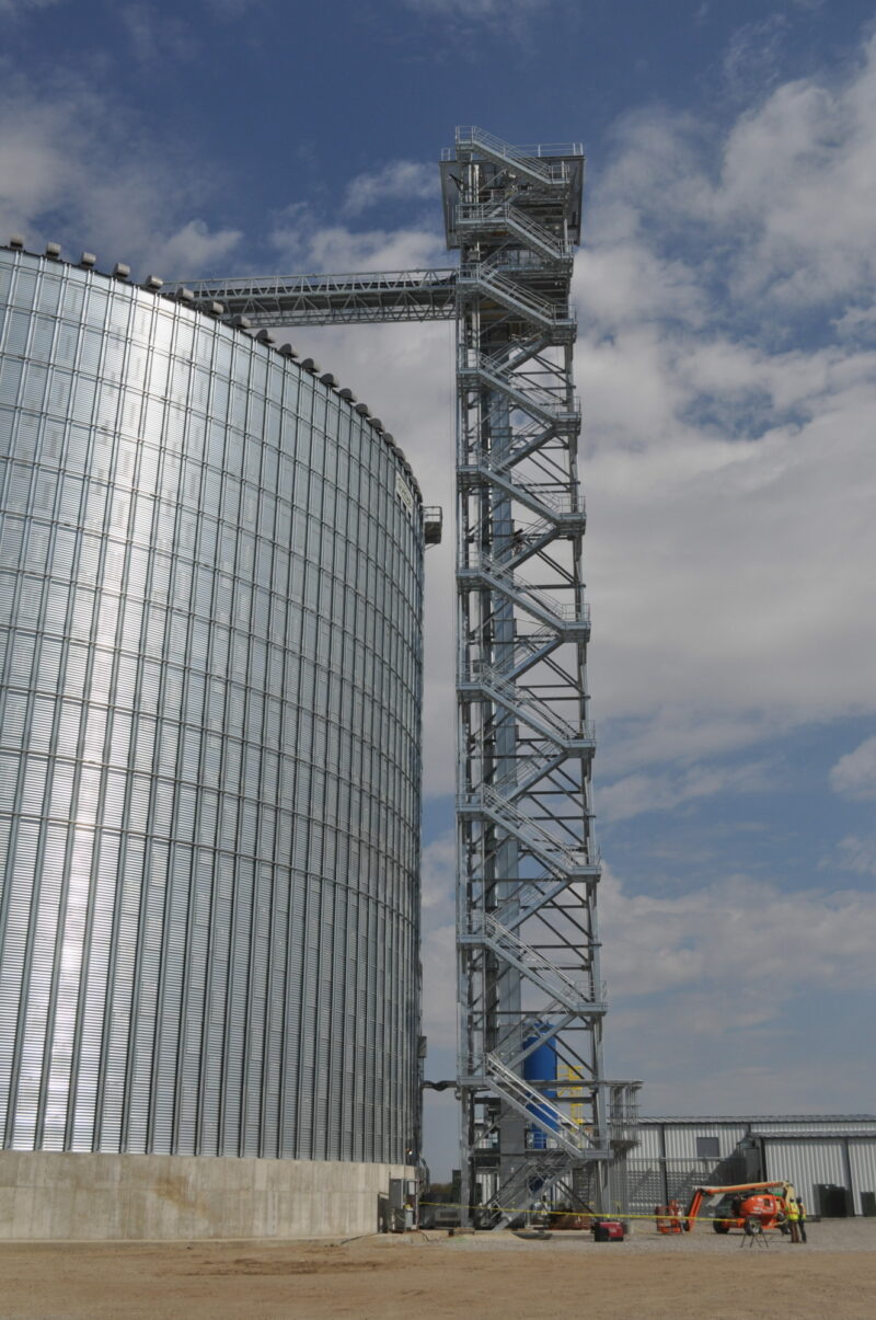 AGI Airlanco 40-hp centrifugal fans and a Schlagel 10,000-bph reclaim conveyor.