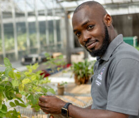 Mekidani Jacob Salu is a CAES doctoral student who was recently awarded the FFAR Fellowship. He is studying plant pathology with Melissa Mitchum, the Barry Bustillo Distinguished Professor in Plant Nematology, to tackle one of the most significant threats to U.S. soybean production: the soybean cyst nematode. Photo credit: Sean Montgomery, University of Georgia.