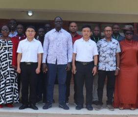 Group photo with AfricaRice staff/ ICS-CAAS. Photo courtesy of AfricaRice.