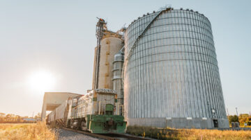 Country View Family Farms’ White Deer, PA feed mill built an 817,000-bushel Sukup steel bin in 2025. The facility receives roughly 200,000 bushels of corn per week by rail.