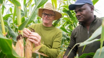 From left: Martin Bohn and Christopher Mujjabi. Image courtesy of the University of Illinois.