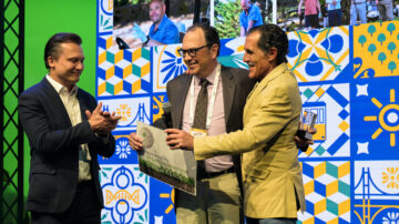 Incotec's Bruno Hoeltgebaum, Eduardo Negre and Antonio Villarroel accept the cheque for 5000 euro’s, to be donated to Càritas Diocesana de Barcelona. Photo credit: Incotec.