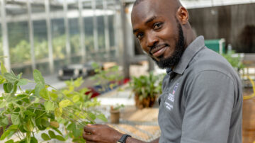 Mekidani Jacob Salu is a CAES doctoral student who was recently awarded the FFAR Fellowship. He is studying plant pathology with Melissa Mitchum, the Barry Bustillo Distinguished Professor in Plant Nematology, to tackle one of the most significant threats to U.S. soybean production: the soybean cyst nematode. Photo credit: Sean Montgomery, University of Georgia.