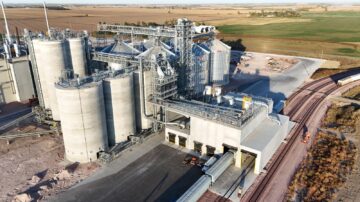 The High Plains Processing facility south of Mitchell, S.D., features an integrated grain handling and storage system designed to move inbound soybeans efficiently to outbound meal. Photos by High Plains Processing facility