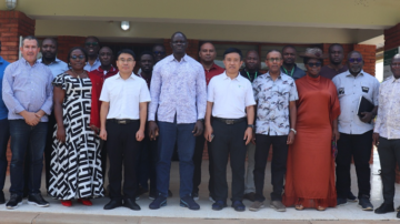 Group photo with AfricaRice staff/ ICS-CAAS. Photo courtesy of AfricaRice.