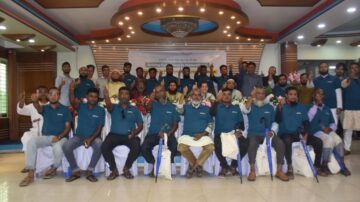 U.S. Grains & BioProducts Council (USGBC) Manager of Global Strategies and Trade Mark Sevier (second row, middle) traveled to Bangladesh to support training courses for aquaculture producers in the country. Photo credit: USGBC.