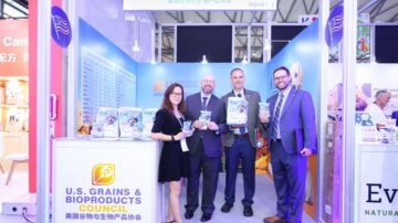 The Council provided samples of dog food made with U.S. sorghum for conference attendees. Photo credit: U.S. Grains & BioProducts Council.