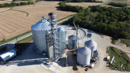 The new facility is built around twin 20,000 BPH dump pits supported by dual 20,000-bushel legs.