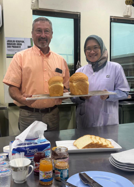 USW Vice Chairman Gary Millershaski (pictured) got a taste of the mission’s impact, seeing HRW wheat similar to what he grows on his farm being used in loaf bread at an Indonesian bake lab. Image courtesy of USW.