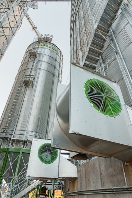 The 817,000-bushel bin is equipped with six Sukup 30-hp centrifugal fans.