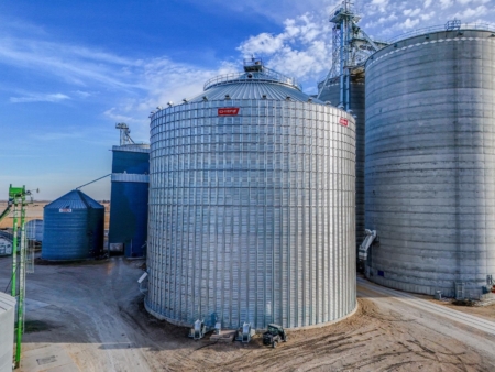 Chief Industries supplied the replacement structure, incorporating updated design standards aimed at improved wind-load performance.