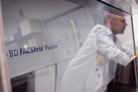 Platform Manager Dr Andrew Goldson in the single-cell labs at Earlham Institute using the BD FACSAria Fusion platform. Image courtesy of Earlham Institute.