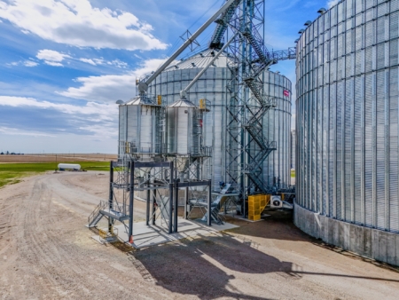 The project added storage and material handling equipment while allowing the cooperative to continue much of its normal business during construction. Photo credit: Peetz Farmers Co-op.