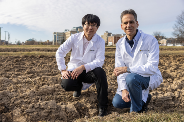 Jianbin Su and Walter Gassmann. Photo credit: University of Missouri.