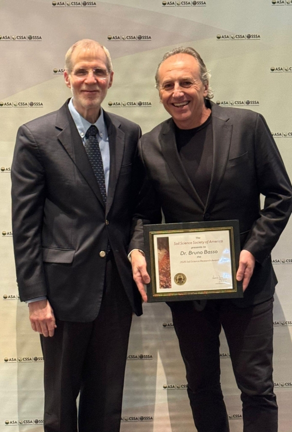 Bruno Basso (right) accepts the Soil Science Research Award. He is pictured with past president of the SSSA, Michael Thompson. Image courtesy of MSU.
