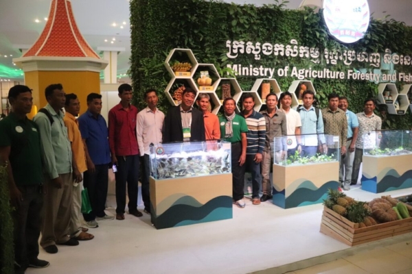 Fish farmers join the WISHH-Cambodian Aquaculturist Association study tour to the Food and Agriculture Organization of the United Nations' Cambodia Agriculture Forum CAFE25. WISHH used USDA Regional Agricultural Promotion Program funding to work with the CAA for the tour that resulted in the farmers seeing new ways to improve their fish production, meet with soy-based feed manufacturers and more. Image courtesy of the American Soybean Association.