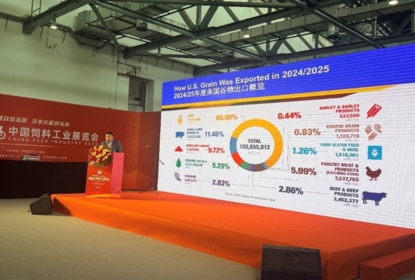 USGBC Consultant Xiaoming Wang recently spoke about the value of U.S. feed grains and their co-products to an audience of roughly 200 stakeholders at the International Cooperation & Exchange Session for the Agriculture and Animal Husbandry Industry in Nanchang, China.  Photo credit: USGBC.