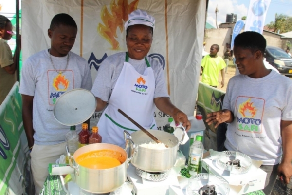 The U.S. Grains & BioProducts Council (USGBC) is working to improve global accessibility for household cooking with ethanol, a clean burning fuel that can improve community and environmental health. Photo credit: USGBC.
