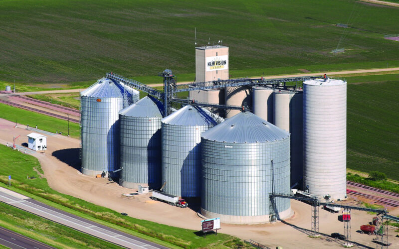 LOWRYS FARM　ＣＯＮＥ／ＢＩＧＧジャン Crooked Grain Bin — A Land of Grass Ranch
