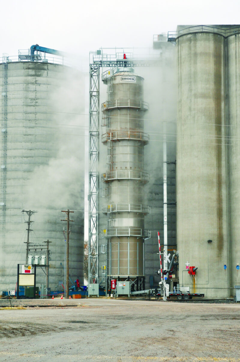 Farmers Coop Elevator Picks Up Grain Off the Ground With New…