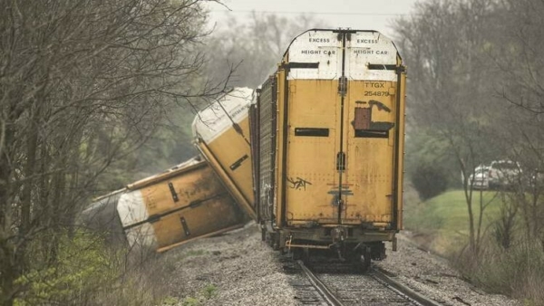 Norfolk Southern Freight Train Cars Derail In Ne Indiana Spill Norfolk Southern Freight Train Cars Derail In Ne Indiana Spill