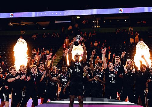 London Lions lift the trophy after beating Manchester Basketball in the SLB Cup Final