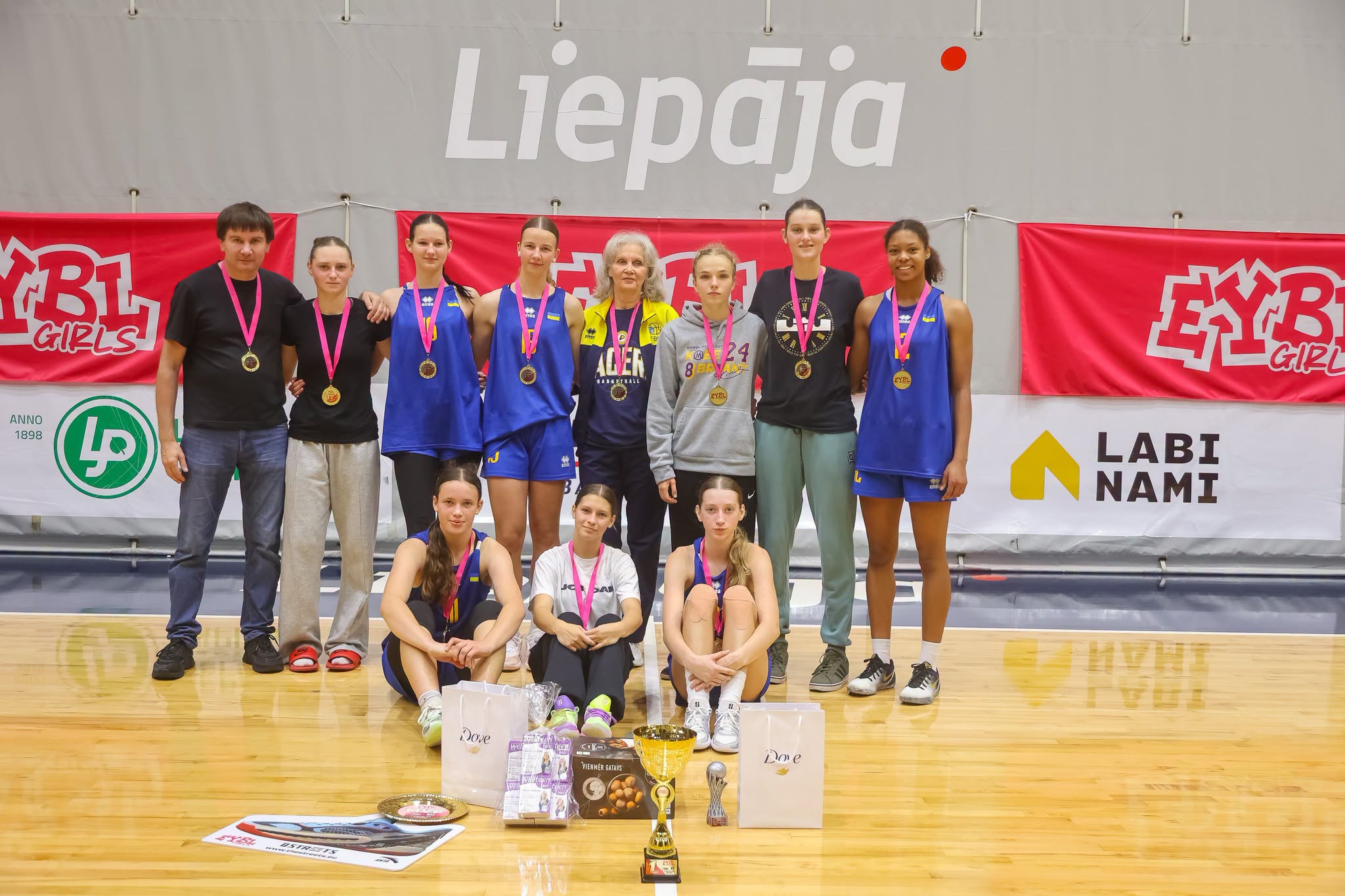 1. BC Frankivsk — five wins and the stage trophy team photo